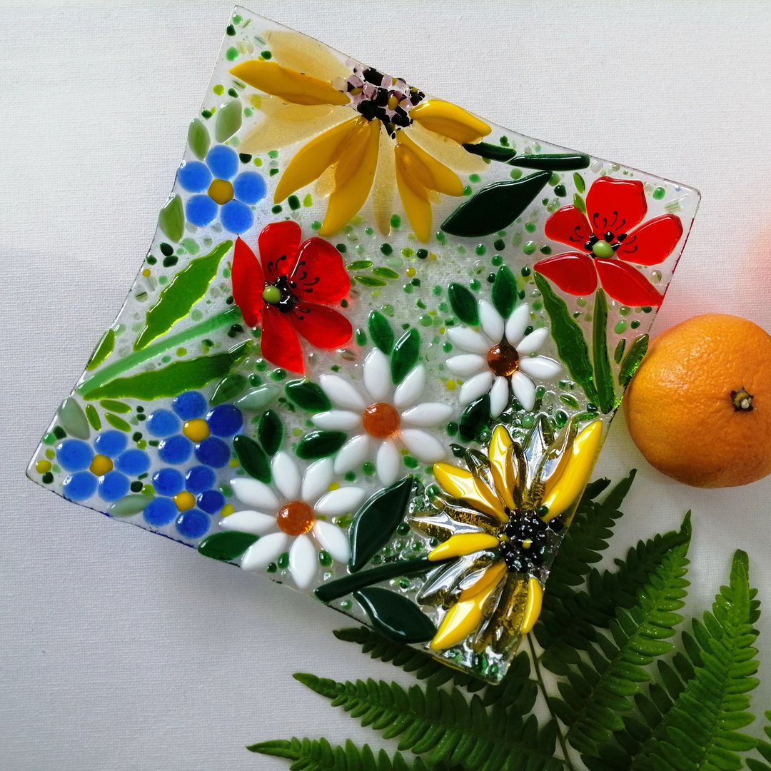 Square decorative fused glass plate with flowers - Summer theme dessert plate - 盘子/餐盘/盘架 - 玻璃 多色