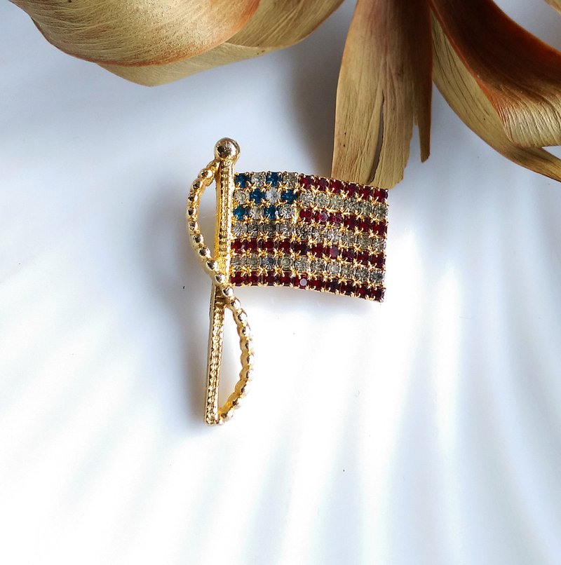 【西洋古董饰品 】飘扬美国国旗  别针 - 胸针 - 其他材质 金色