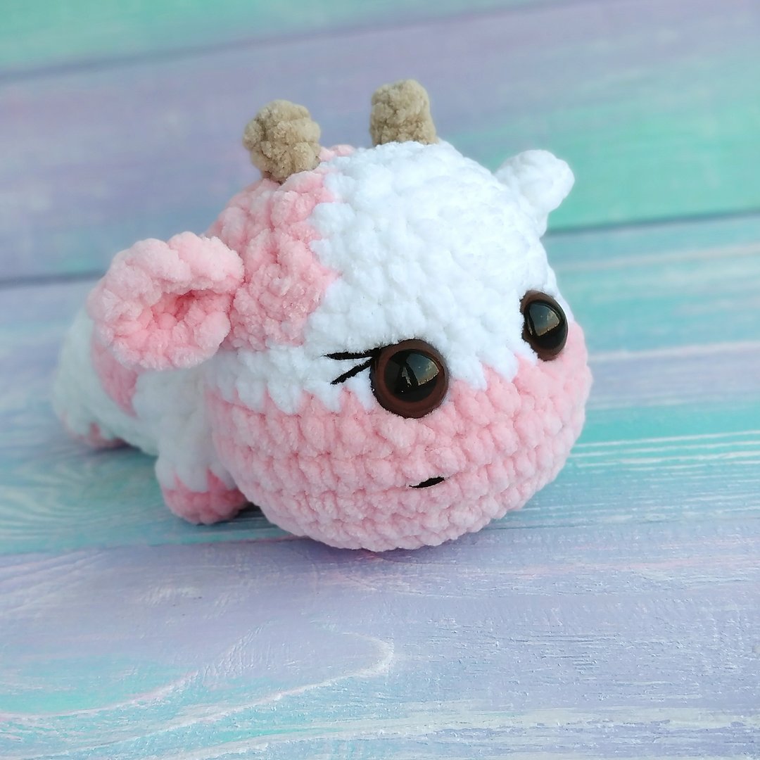 Crochet Strawberry Cow PATTERN, Kawaii Amigurumi Plushie, Pink Stuffed Animals - Logo 设计/图案设计 - 其他材质 