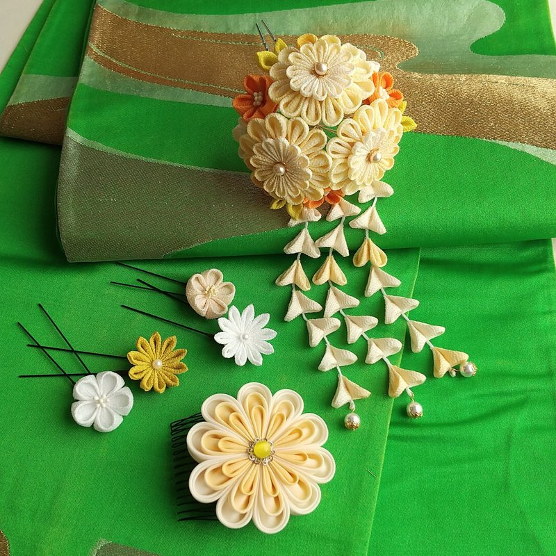 【优惠价】适用于成人式、毕业典礼 日本传统工艺 缩缅（Tsumami-zaiku）发饰组合 正绢黄 - 发饰 - 丝．绢 黄色