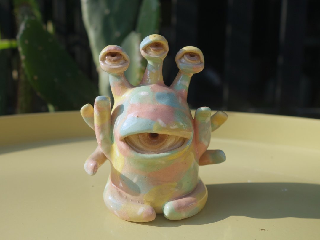 Gam-Gung' ceramic doll with many hand :) - 花瓶/陶器 - 陶 多色