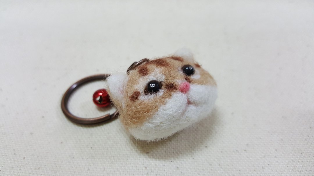 羊毛毡 小猫咪大头萌Kobe橘虎斑款钥匙圈 / 别针 ( 全馆满1000包邮,加入关注可再享折抵10元优惠喔!! ) - 钥匙链/钥匙包 - 羊毛 