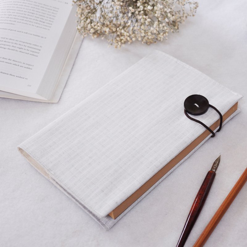 手作书衣笔记本【非诚勿扰】白格纹仿西装布款(A5) - 笔记本/手帐 - 棉．麻 白色