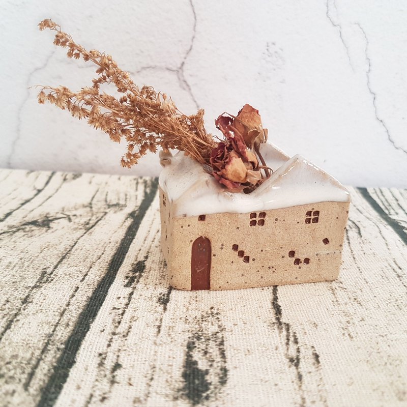 小雪屋 3 (饼干口味)【雪中漫步系列 】 - 花瓶/陶器 - 陶 卡其色