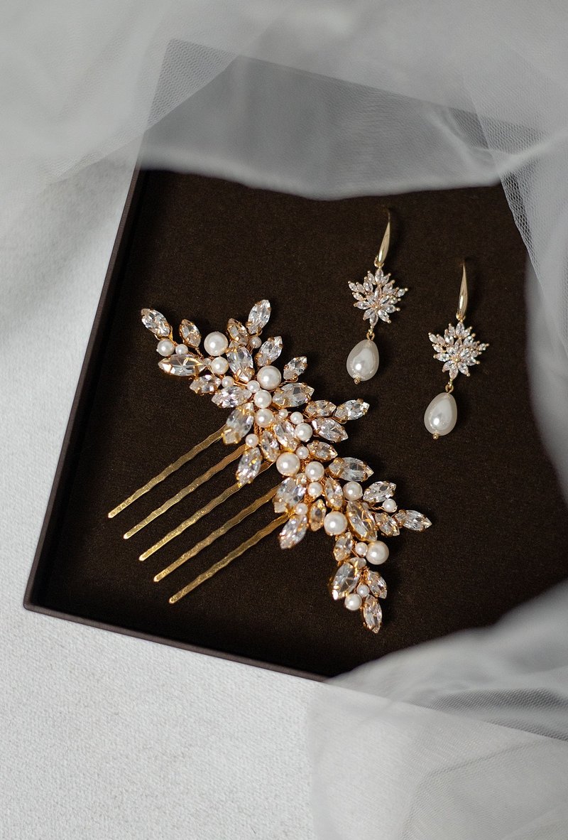 Shiny cubic zirconia pearl bridal jewelry set, Wedding gold hair comb, earrings - 发饰 - 贝壳 白色