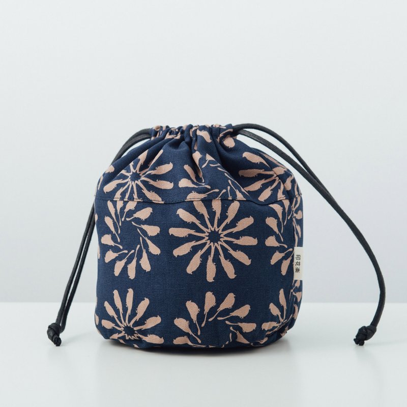 球型束口袋/乌秋圈圈/海军蓝色 - 化妆包/杂物包 - 棉．麻 蓝色