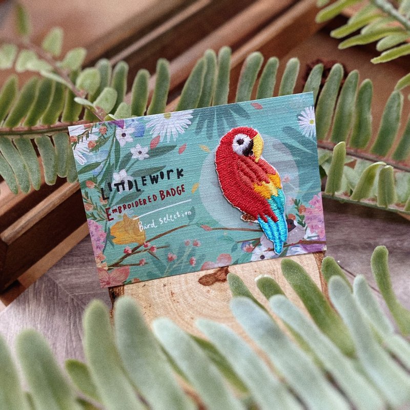 刺绣烫贴/别针 | 小鸟系列-金刚鹦鹉 | Littdlework - 徽章/别针 - 绣线 多色