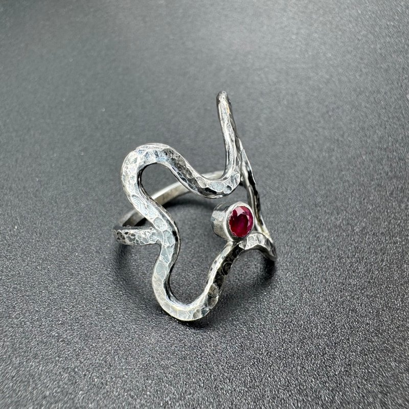 槌纹福波刚玉纯银戒指 - 戒指 - 纯银 银色