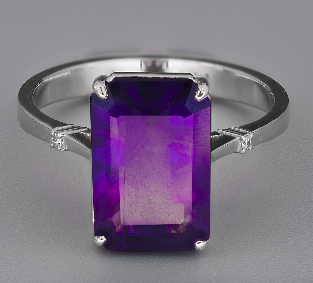 14 kt gold ring with central amethyst and diamonds - 戒指 - 贵金属 金色