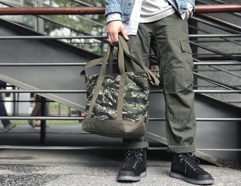 军事工装三用托特包  Sling 扥特包 三用托特包 虎斑迷彩款 - 侧背包/斜挎包 - 棉．麻 绿色