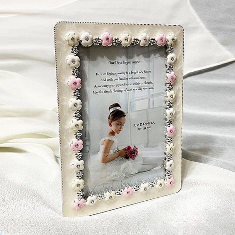 【圣诞礼盒】送礼 LADONNA Bridal幸福花嫁 群花点缀 4x6相框 - 画框/相框 - 其他金属 多色