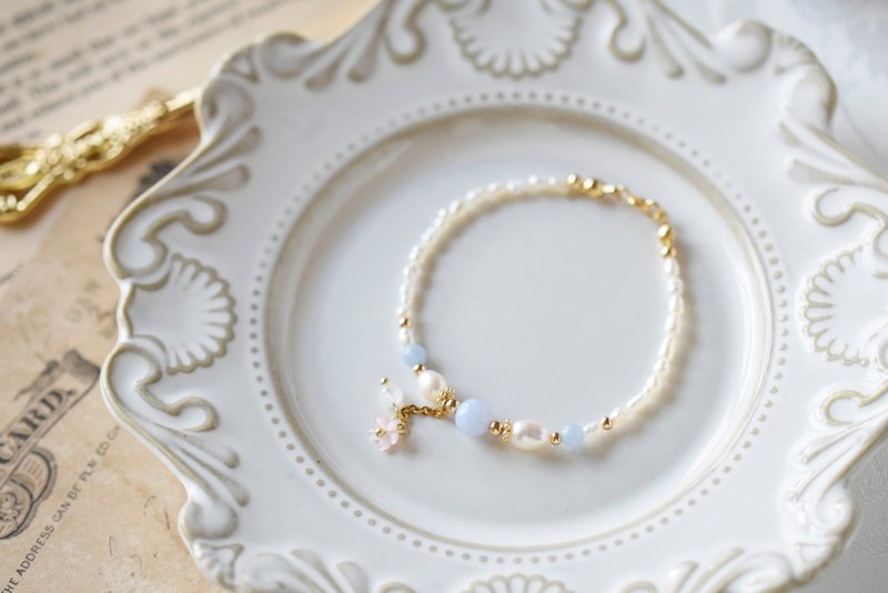 柔风。蓝纹玛瑙 淡水珍珠 天使石 14K包金 水晶/天然石手链 - 手链/手环 - 水晶 蓝色