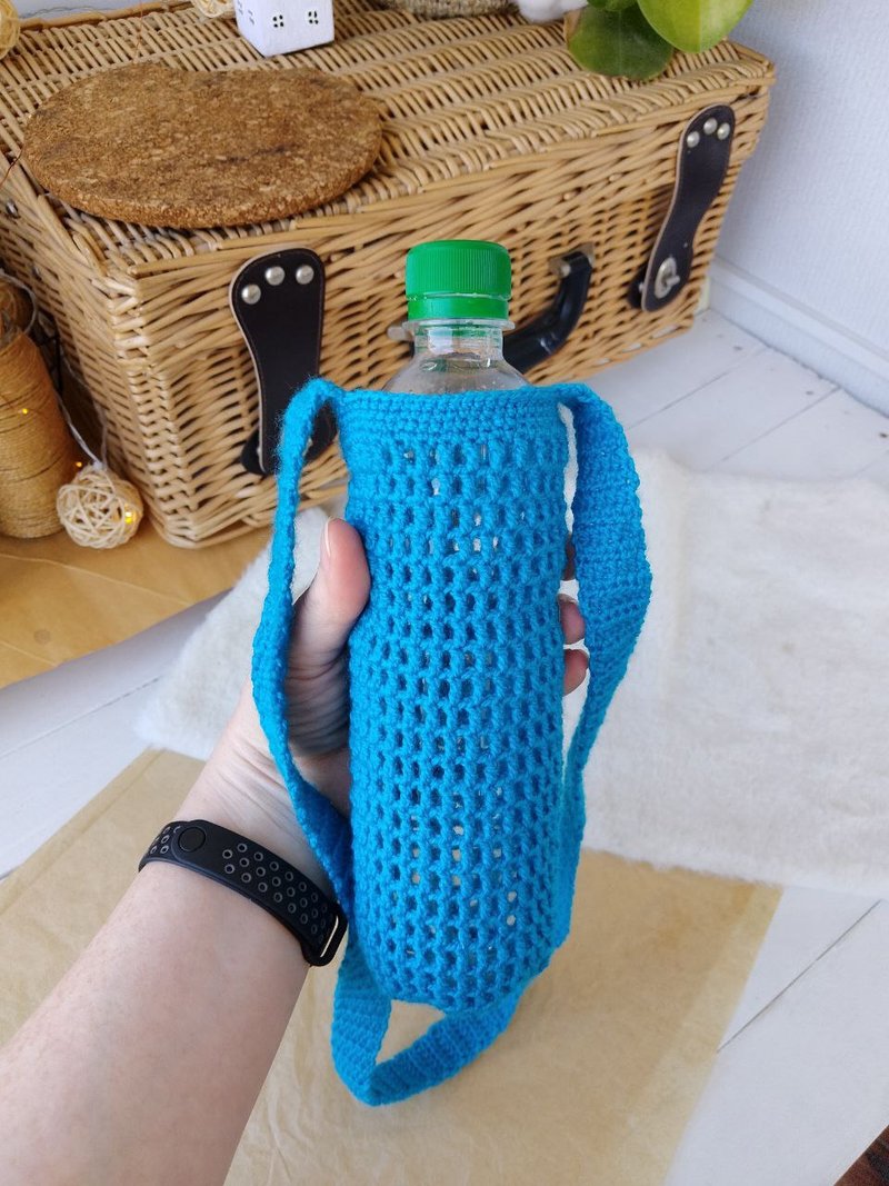 用于 0.5 升水瓶的蓝色绳袋。方便的手工网状条纹包。 - 随行杯提袋/水壶袋 - 棉．麻 蓝色