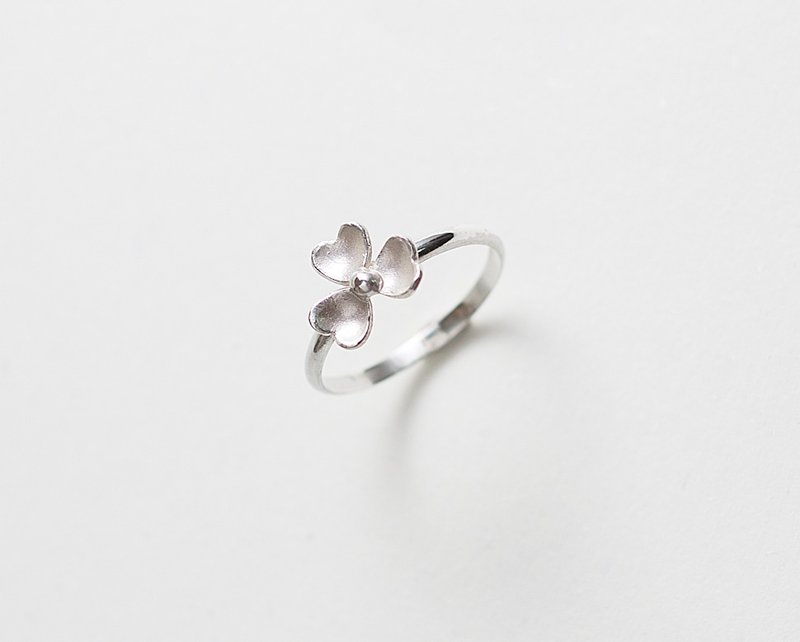 三叶幸运草戒指 爱心雾面 手作925纯银 clover クローバ - 戒指 - 纯银 银色