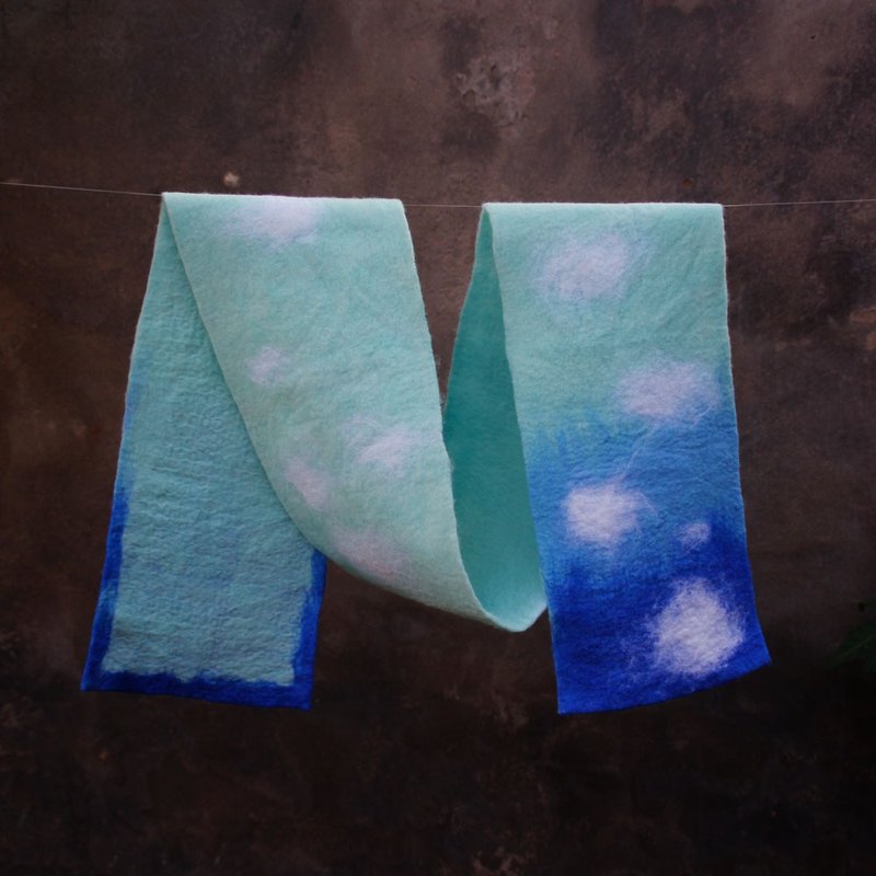 童话森林羊毛毡披肩 原创手工围巾 优质羊毛保暖舒适围巾 - 围巾/披肩 - 羊毛 蓝色