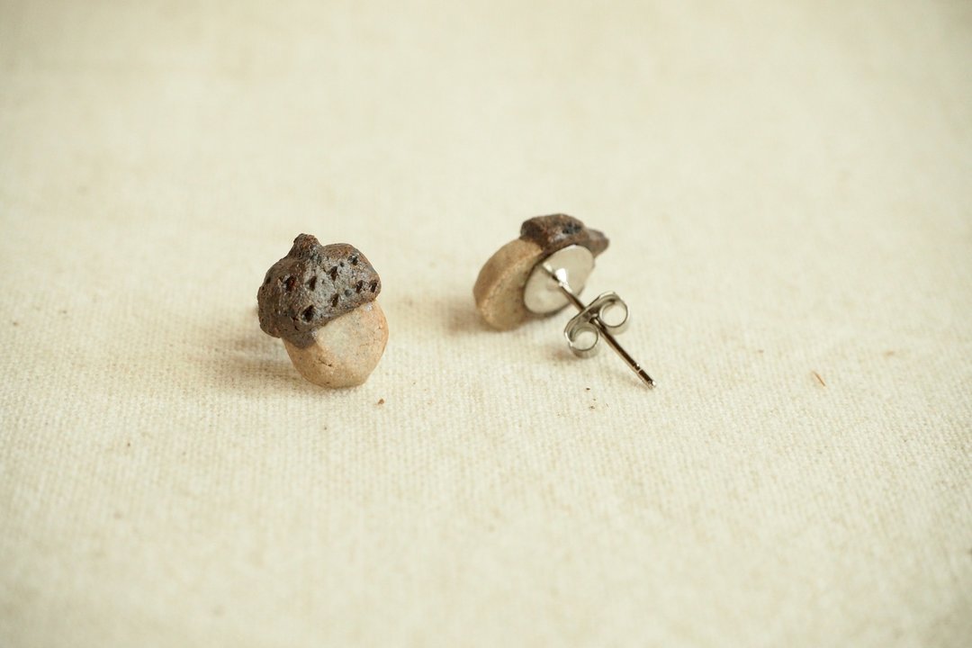 Acorn ceramics Earring - 耳环/耳夹 - 其他金属 咖啡色