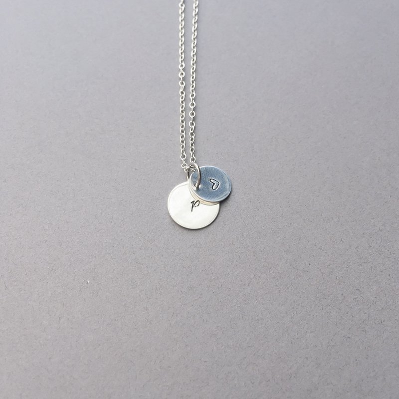 嘘。双层纯银隐藏字母项链 - 锁骨链 - 纯银 银色