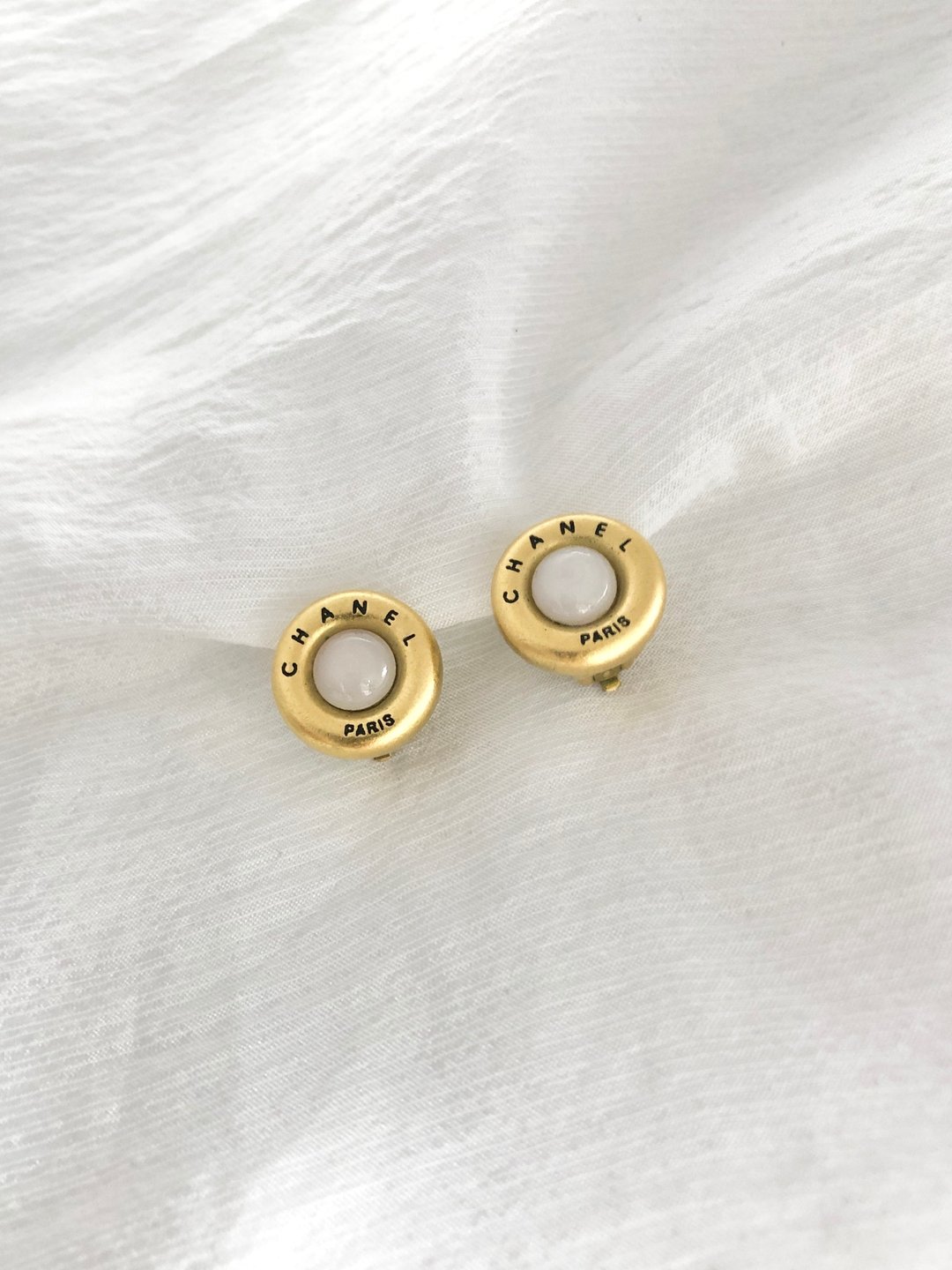 【日本直送 名牌中古包】CHANEL 香奈儿 耳环 金色 标志 仿珍珠 vintage 古董 vintage vkeawm - 耳环/耳夹 - 其他材质 金色