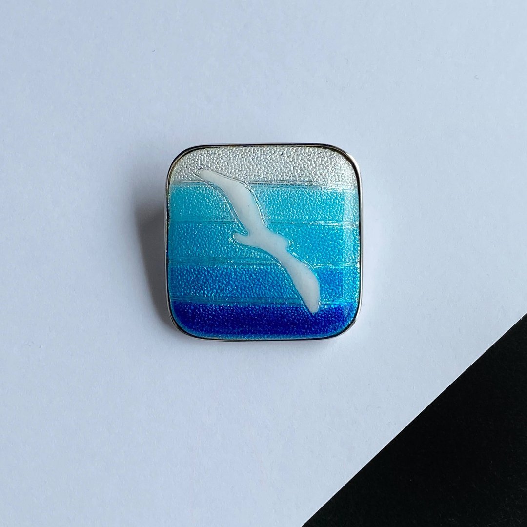Seagull [Sky Blue] Cloisonne brooch Pure silver foil cloisonne - 胸针 - 其他材质 蓝色