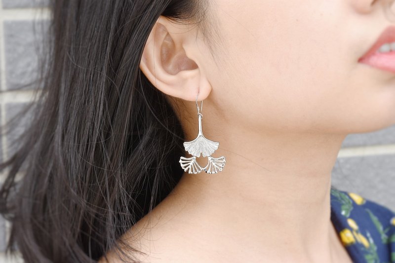三片式银杏- 植物园 (纯银耳环 女款 垂坠 手工银饰 情人节) - 耳环/耳夹 - 纯银 银色