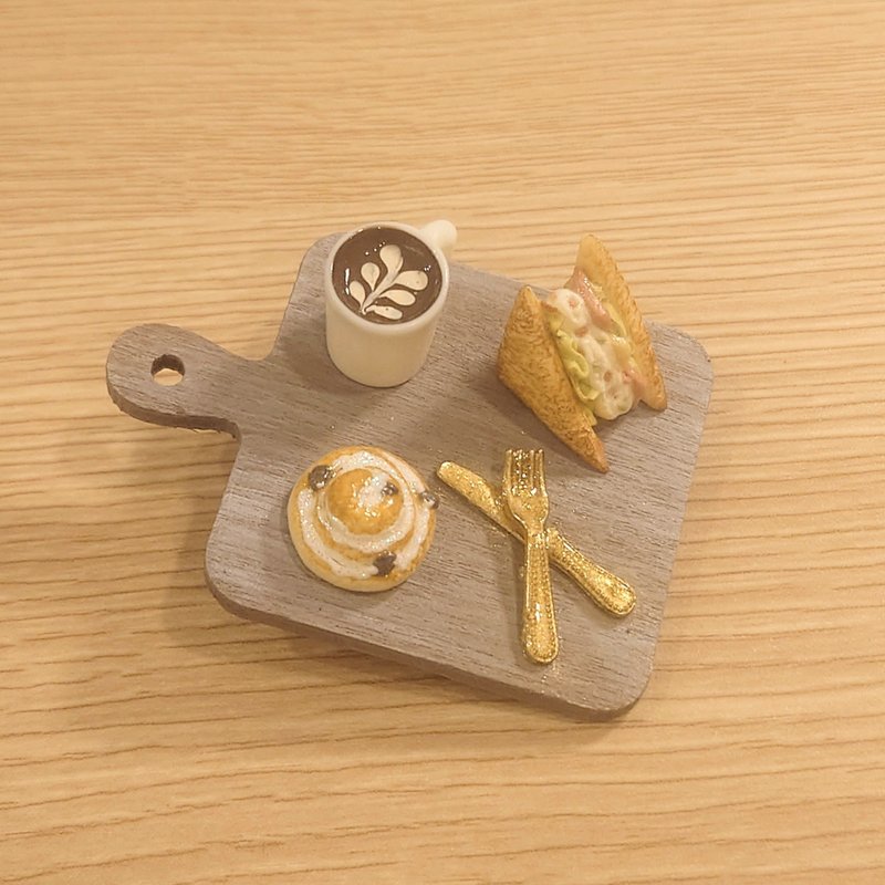 马铃薯沙拉三明治与葡萄干面包卷下午茶餐盘-手作定制美食钥匙圈 - 钥匙链/钥匙包 - 其他材质 多色