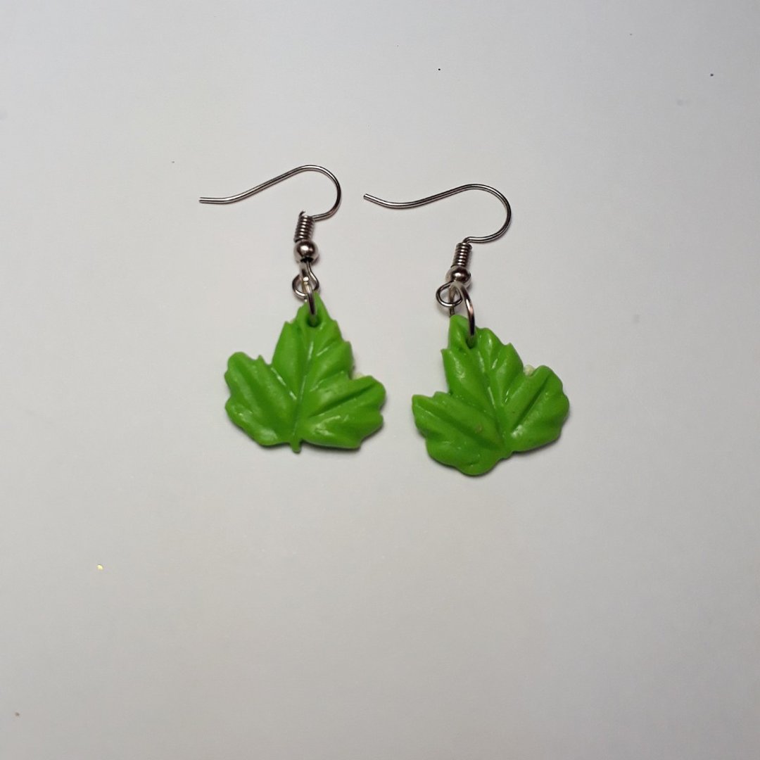 Green Leaf Earring Handmade Air Dry Clay Eco Friendly Stainless Wire Hook - 耳环/耳夹 - 粘土 绿色