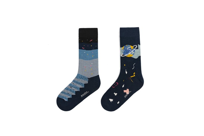 【情人节礼盒】Goody-Bag插画合作系列星球阶梯中筒 - 袜子 - 棉．麻 