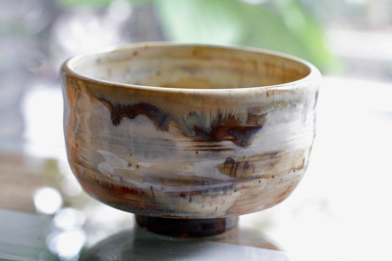 云上之城手拉坏陶碗/茶碗/抹茶碗 - 茶具/茶杯 - 陶 金色