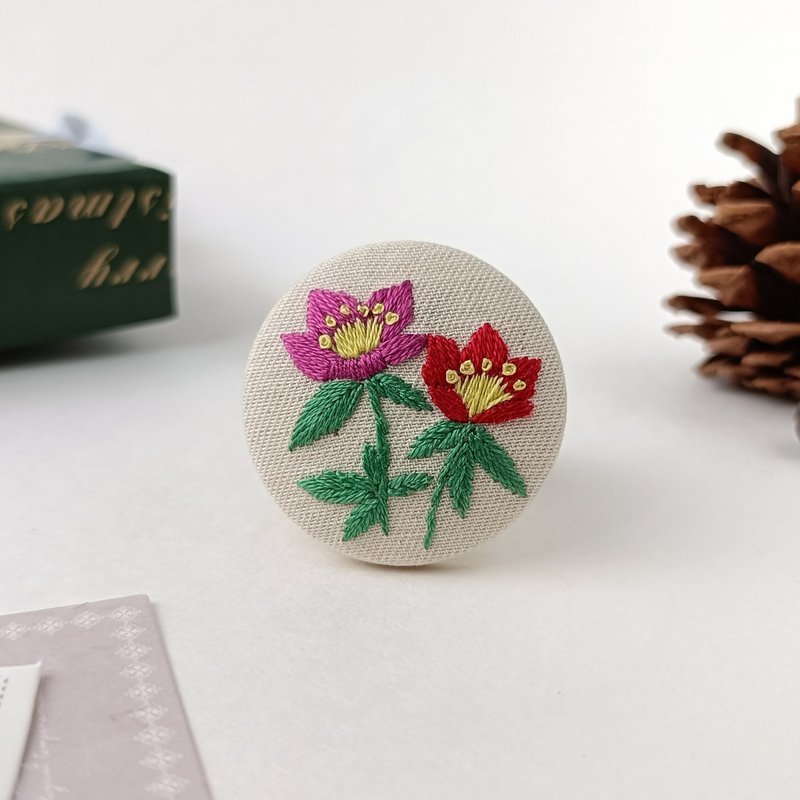 圣诞玫瑰刺绣胸针 - 胸针 - 棉．麻 红色