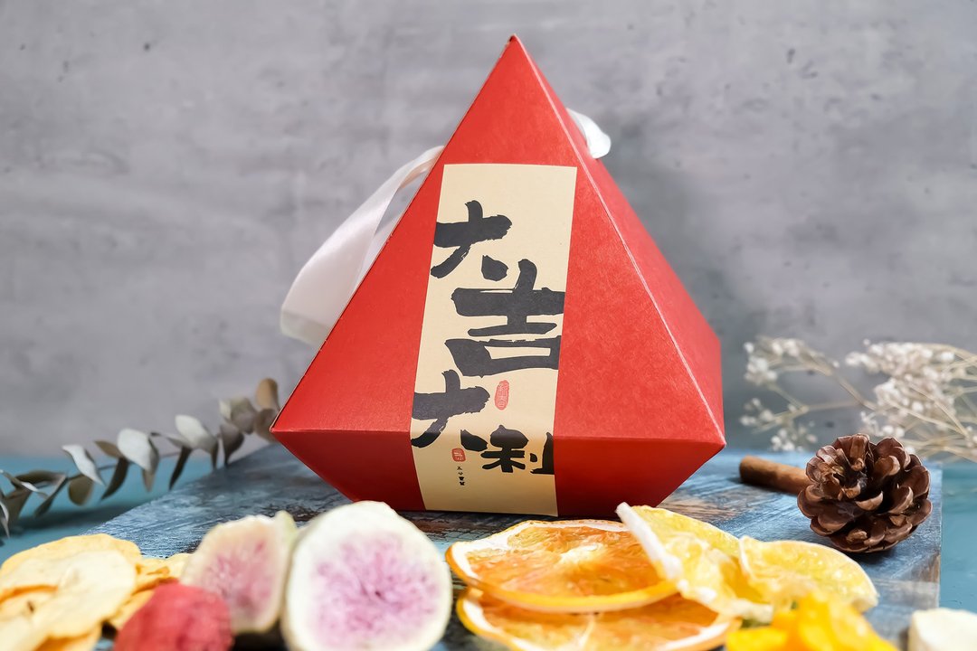 【禾果】新年礼盒-大吉大利金字塔果干礼盒-灯会提盒 - 水果干 - 其他材质 白色