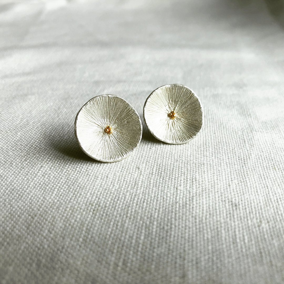 Small flower earrings - 耳环/耳夹 - 粘土 银色