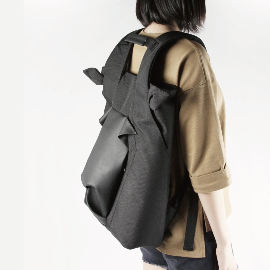 Black big horn backpack - 后背包/双肩包 - 其他人造纤维 黑色