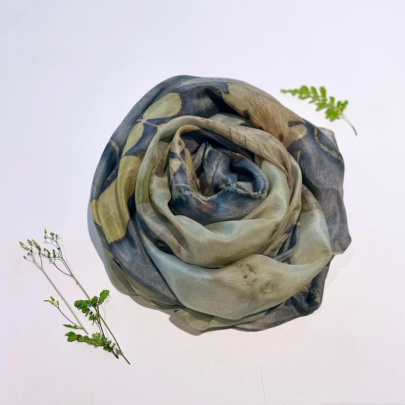 花叶移印染长丝巾 - 川七舞蝶 - 丝巾 - 丝．绢 多色