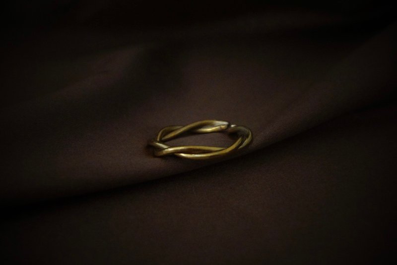 手作金工 订制 I 黄铜 粗麻花开口戒指 - 戒指 - 铜/黄铜 金色