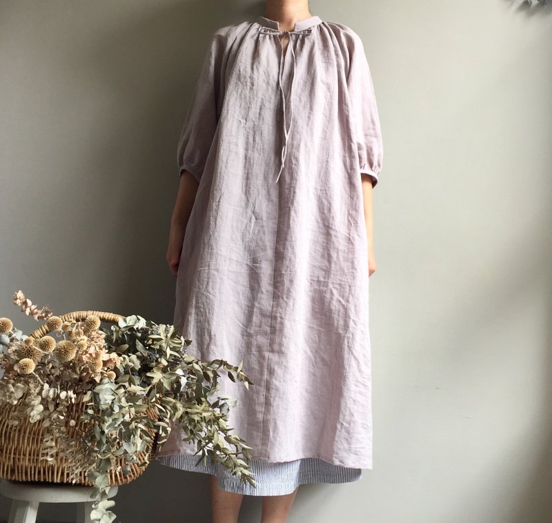 #庄园森林  浅灰色 小立领开襟绑带。空气感皱褶长版洋装100%亚麻 - 洋装/连衣裙 - 棉．麻 