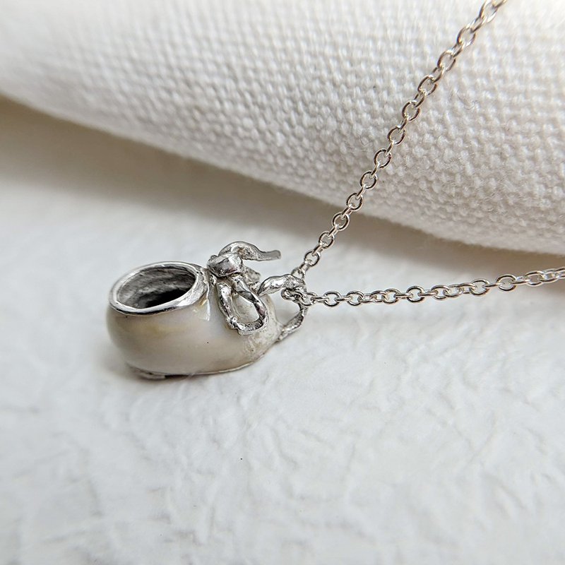 童鞋珐琅项链 -童趣蝴蝶结小鞋子- 象牙白 925银饰 弥月礼 满月礼 - 项链 - 其他金属 白色