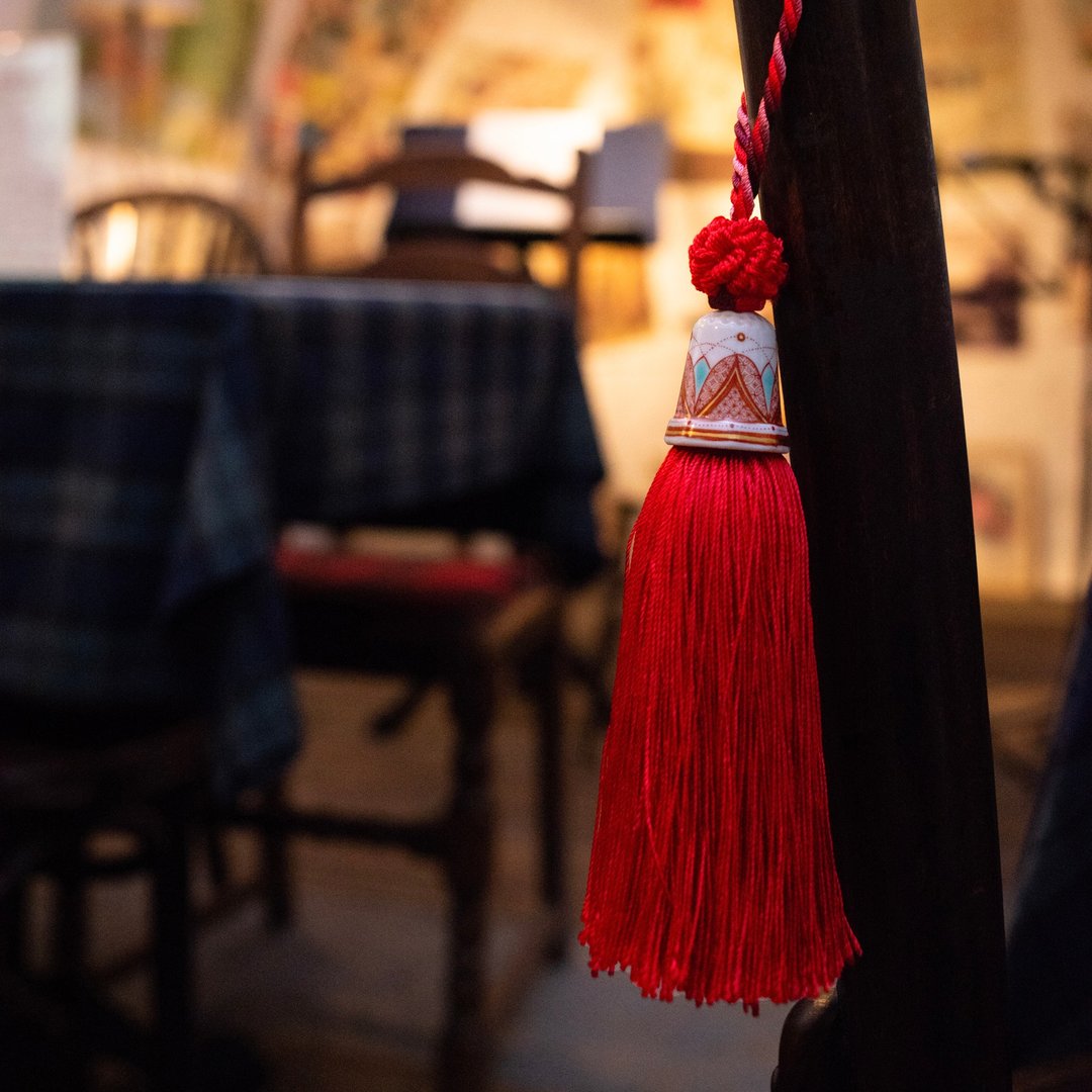 Kutani ware thimble tassel Aka-e series + red tufts ~ Your own tassel made with traditional crafts - 挂绳/吊绳 - 陶 红色