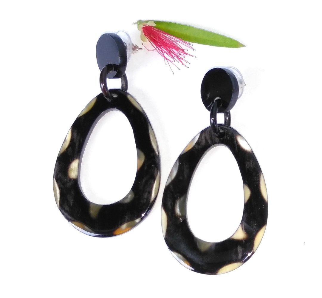 Handmade Horn Boho Lightweight Statement Earrings Dyed in Black and White - 耳环/耳夹 - 环保材料 黑色