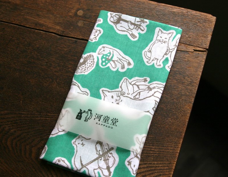 Cat and frog towel towel green - 丝巾 - 棉．麻 绿色