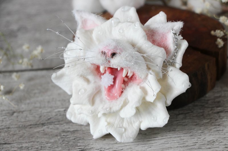 白色花朵胸针 掠食者胸针 圣诞胸针 - 胸针 - 粘土 白色