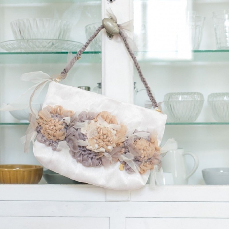 Celebration | Tatami rim | Blooming clutch handbag - 手提包/手提袋 - 聚酯纤维 白色
