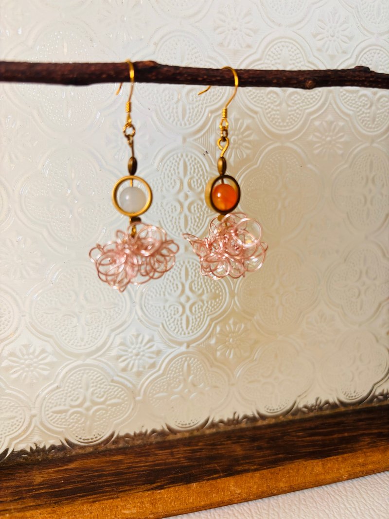 【Sun & Moon Bloom】水晶花耳环 - 耳环/耳夹 - 其他材质 多色