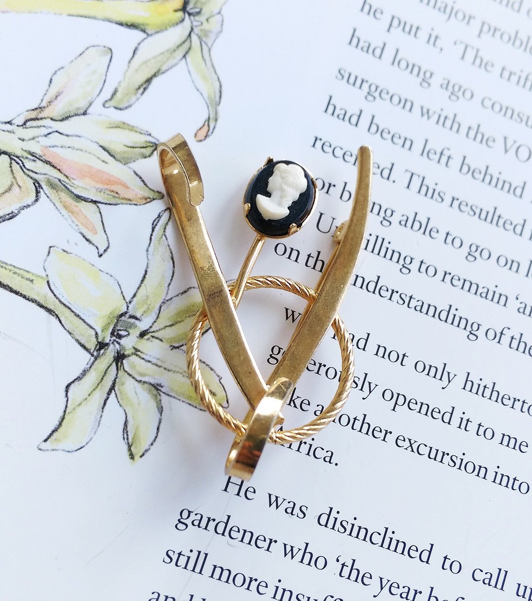 Vintage Jewelry 西洋古董饰品 Cameo 典雅 仕女浮雕 别针 - 徽章/别针 - 其他金属 金色
