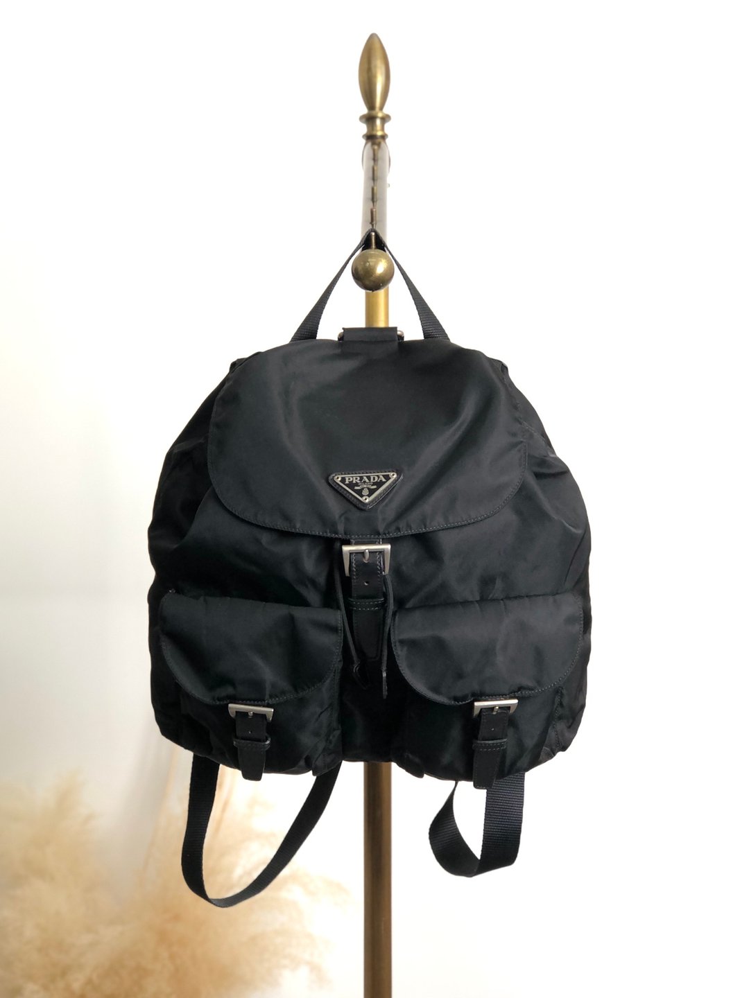 【日本直送 名牌中古包】PRADA 普拉达 后背包 黑色 三角标志 尼龙 前方扣环 vintage 旧款 rfyw7n - 后背包/双肩包 - 尼龙 黑色