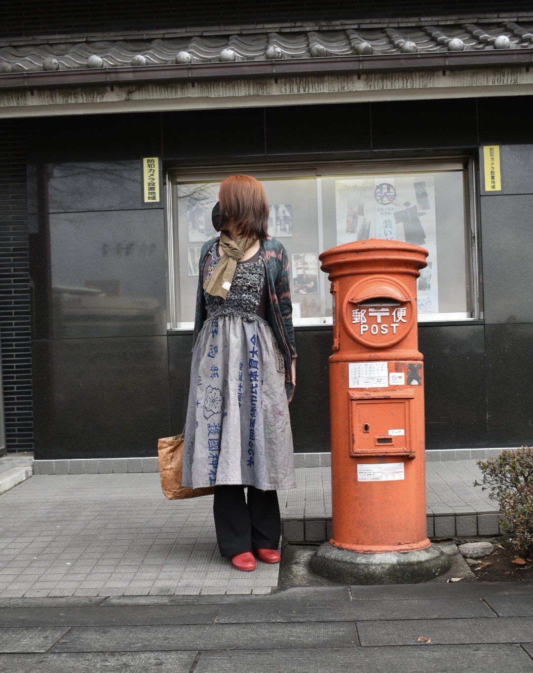 A mermaid dress remade from a persimmon dyed iron mordant towel - 洋装/连衣裙 - 棉．麻 灰色