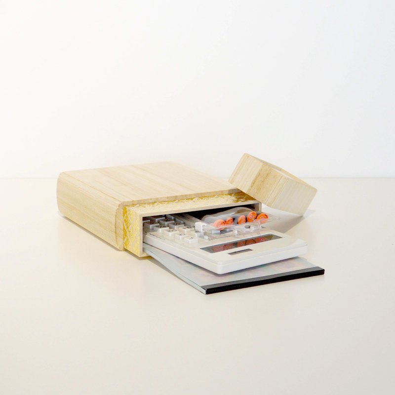 泡桐木书型收纳盒，配蓍草装饰盖 / BOOK BOX 1 - 收纳用品 - 木头 金色