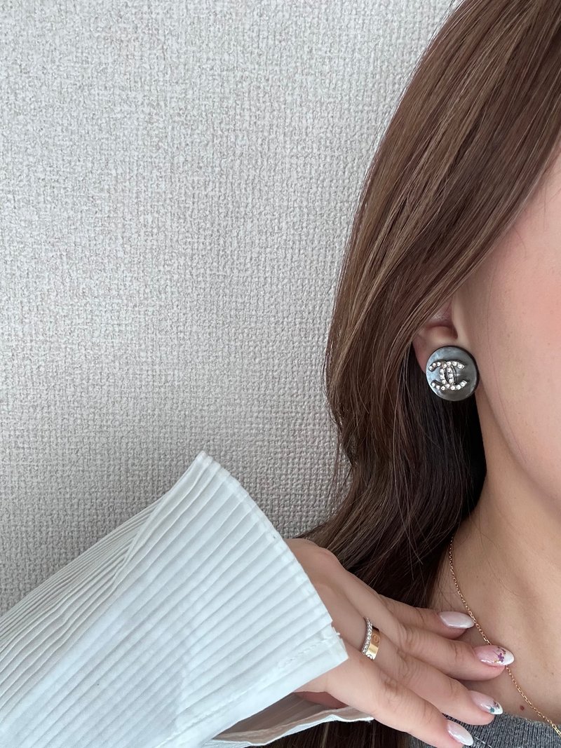 中古品 CHANEL 香奈儿 CC 闪钻贝母耳夹 - 耳环/耳夹 - 其他金属 透明