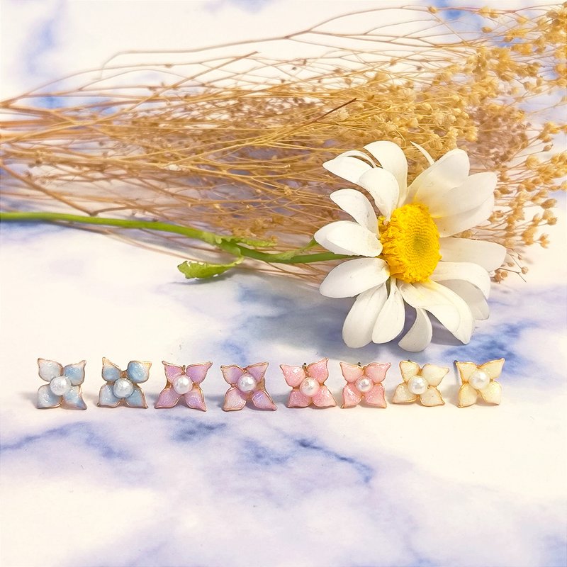 迷你粉彩单朵可爱绣球花耳环 可改耳夹 生日礼物 好友礼物 - 耳环/耳夹 - 树脂 白色