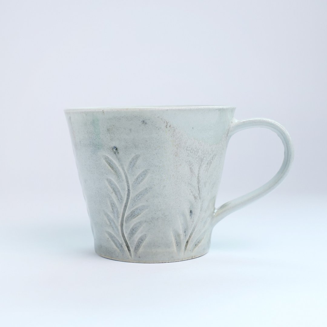 明芽窑 | 柴烧青瓷刻纹把杯 青 花草刻纹 杯子 马克杯 咖啡杯 H10 - 咖啡杯/马克杯 - 陶 蓝色