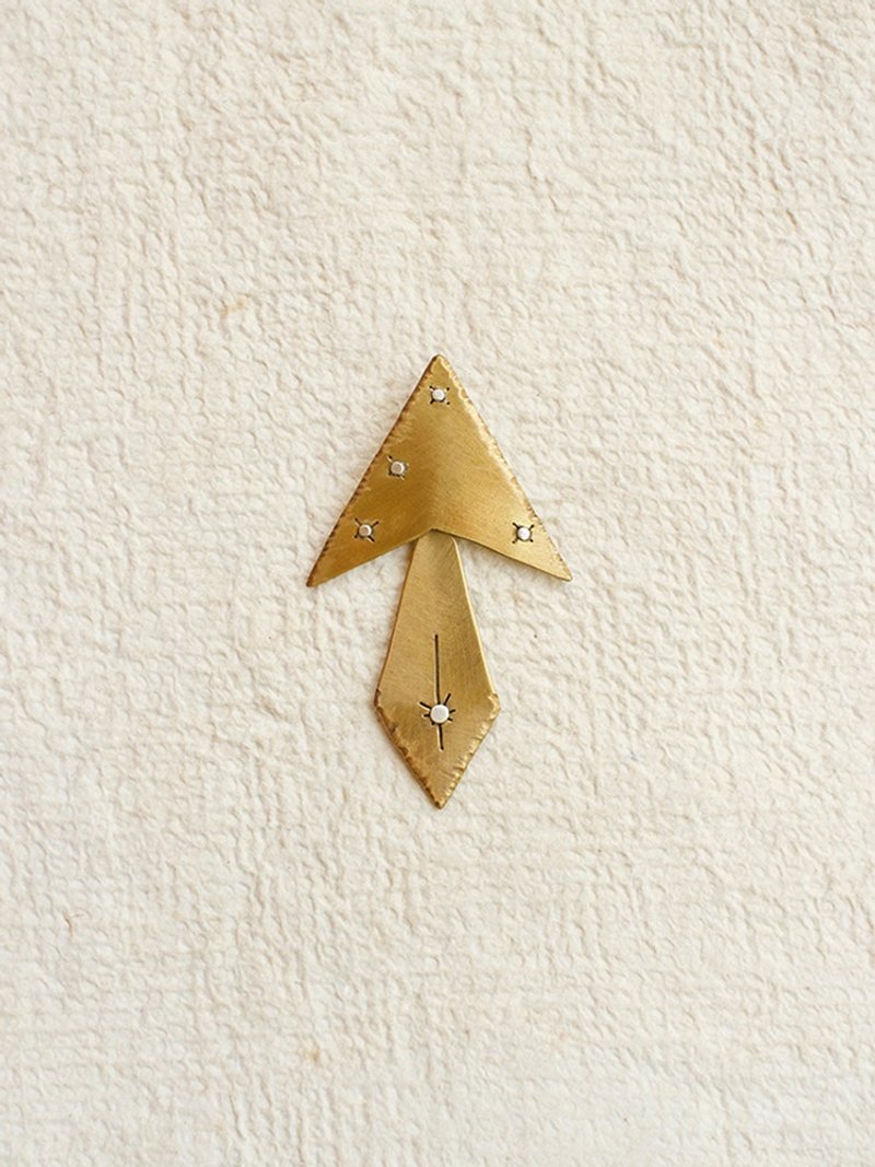 SILENT ARROW earring 守护星  黄铜  单只耳环 - 耳环/耳夹 - 铜/黄铜 
